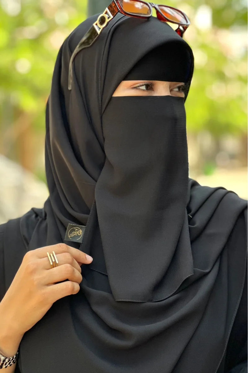 طقم نقاب ٤ قطع أسود