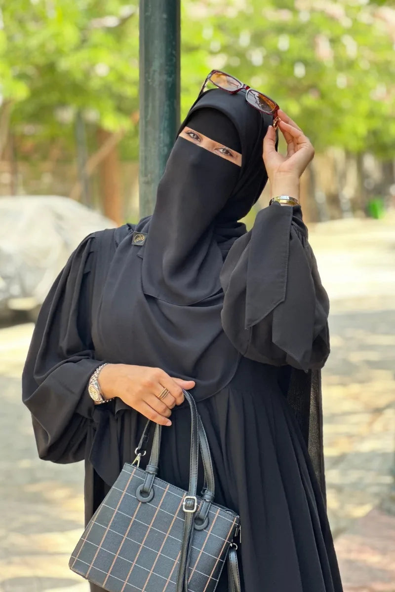 طقم نقاب ٤ قطع أسود